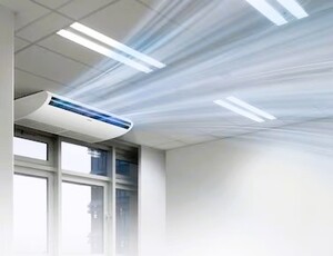 напольно-потолочный кондиционер размещён на потолке